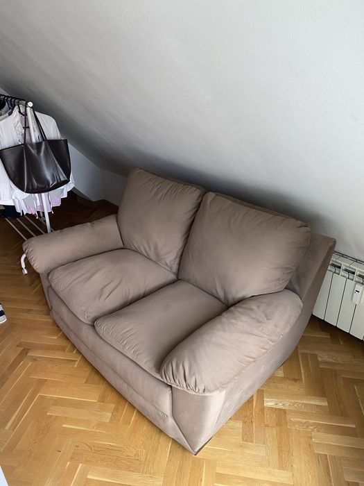 Продавам двуместен диван