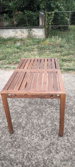 Дървена маса от екзотично дърво