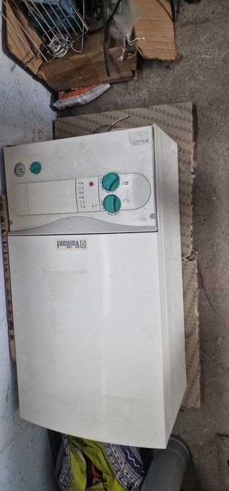 Centrala vaillant perfect funcțională pret 1000 lei completa cu cos evacuare tot