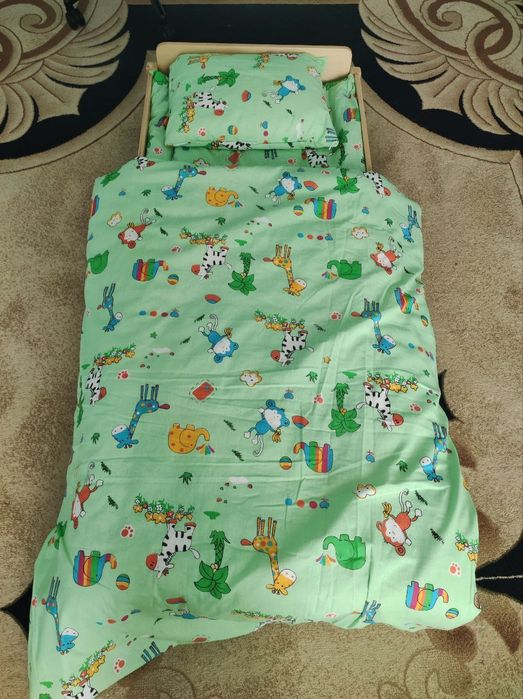 Bolalar uchun krovat va korpa toshak nabori sotiladi