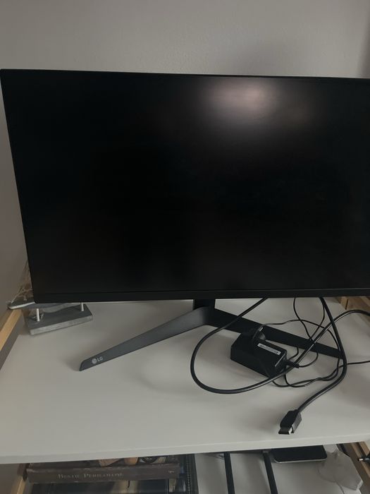 Monitor LG diagonala 27,9 inch