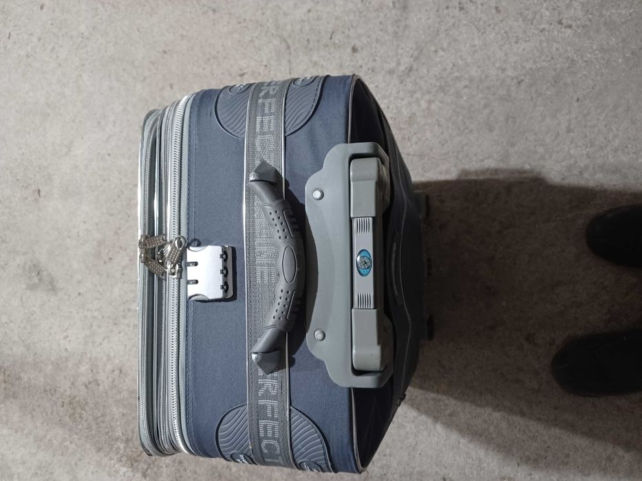 Куфар на колела за път и туризъм