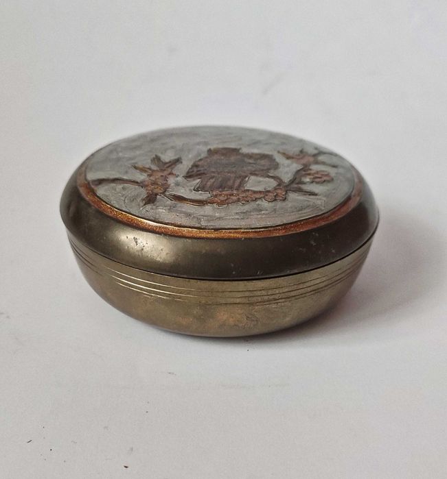 2 кутии от масивен месинг техника емайл