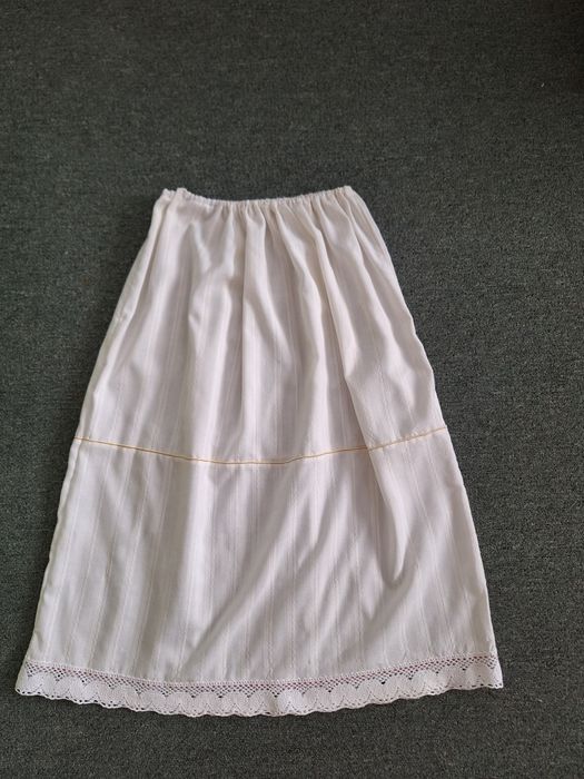 Народна носия 8-12 г. - 90 €