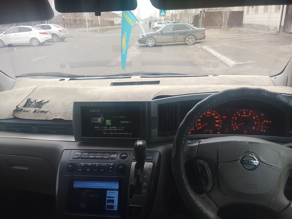 Ниссан Элегранд.