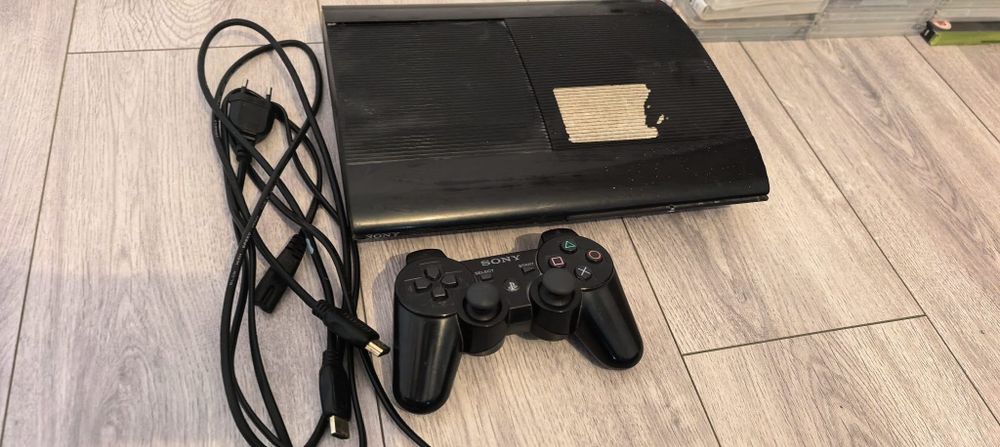 PlayStation 3 Super Slim complet
Include: consolă PS3 Super Slim, mane