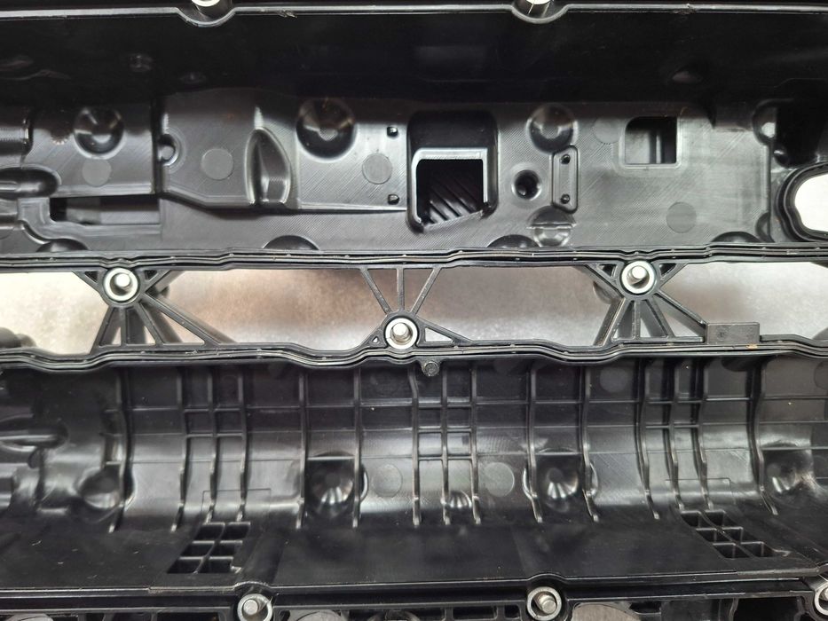 A6540105307 Нов Оригинален Капак Клапани Цилиндрова Глава Mercedes OM654