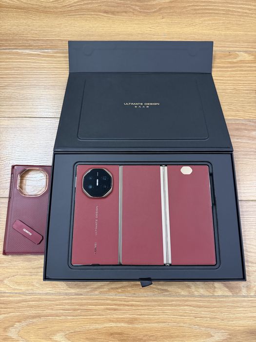 HUAWEI Mate XT Ultimate Design 16/512 GB – GBox, пълен комплект