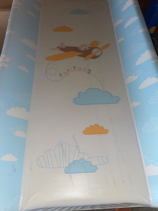 Твърда подложка за повиване на бебе