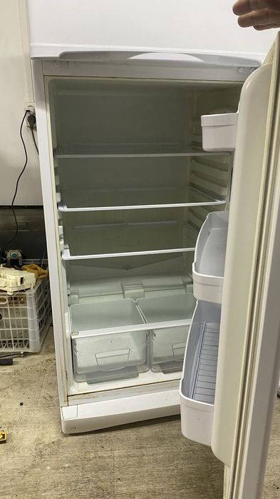Холодильник indesit