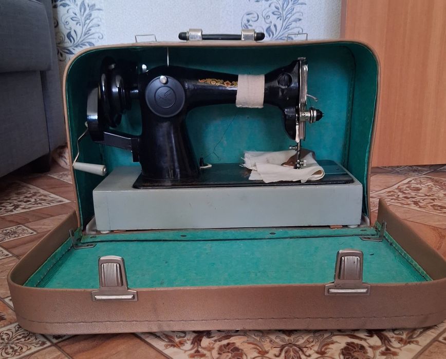 Продам. Швейная машина бытовая производства Подольск м2