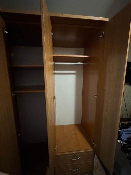 Угловой шкаф спальный