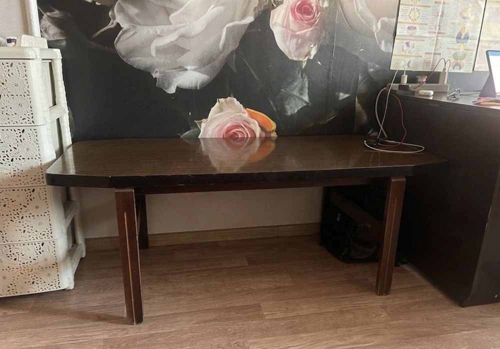 Журнальный стол в хорошем состоянии