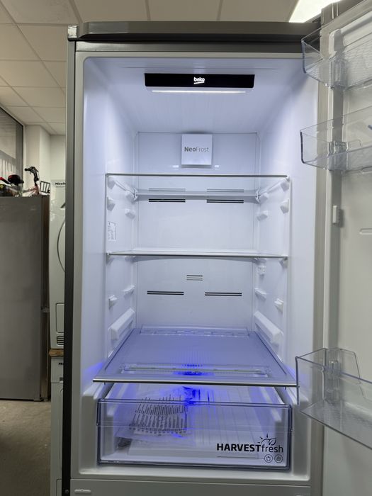 Хладилник с фризер Beko No Front