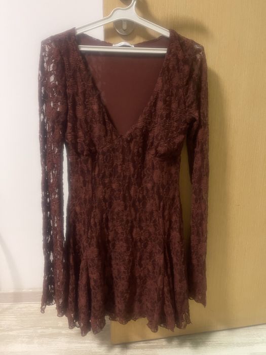Рокля с дантела Bershka