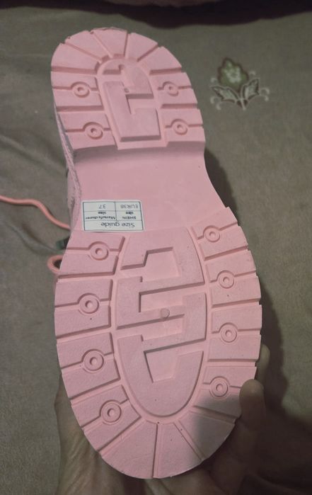 Ghete noi roz 50 lei imitatie piele