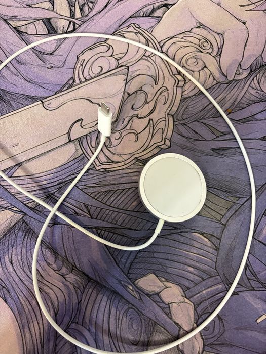 Продам беспроводную зарядку magsafe