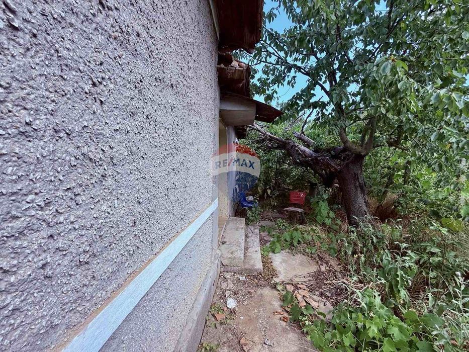 Парцел с къща,ток и вода за продажба, общ.Балчик, Я.И.