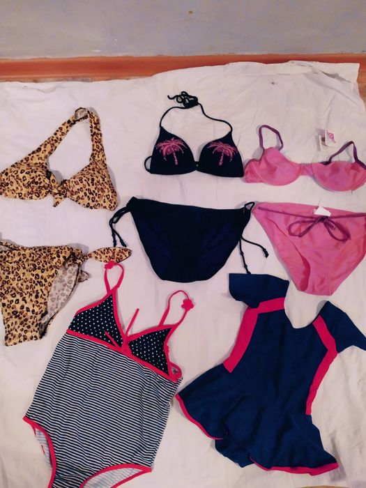 Продам детские купальники.