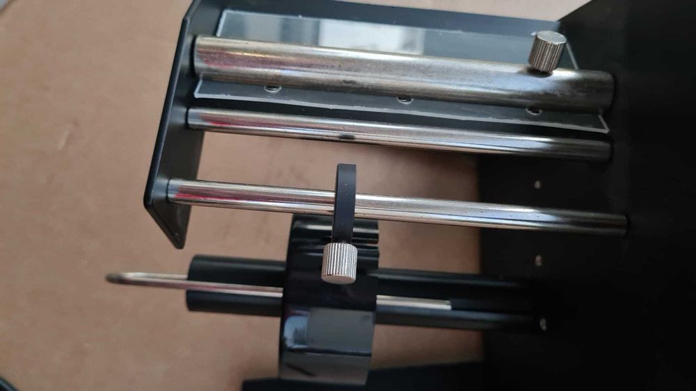 Dispenser etichete automat, bonus 1 dispenser manual. Masina etichetat semiautomata.