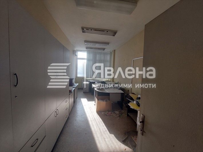 Трети етаж от административно-производствена сграда