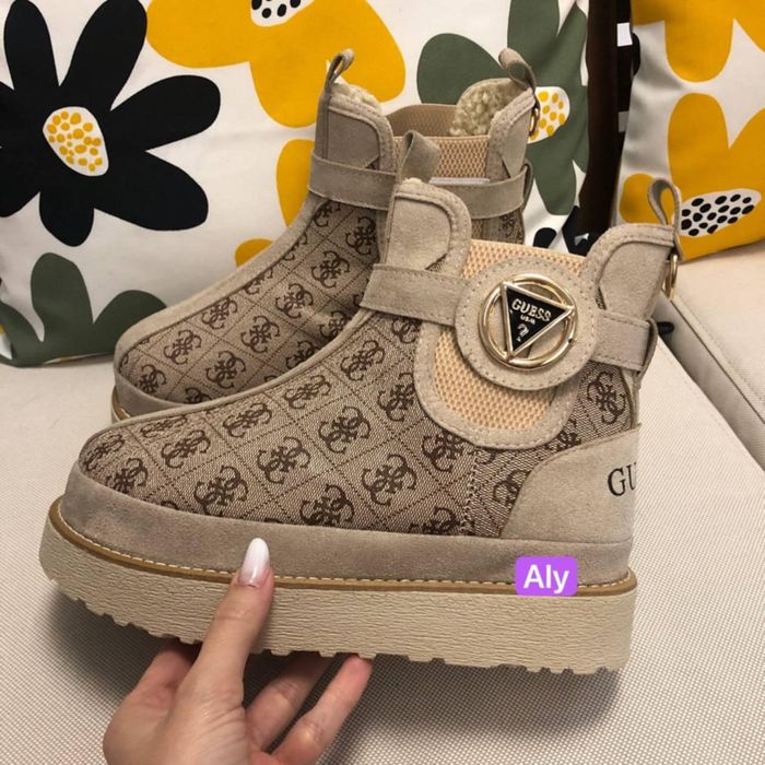 Ugg-uri diferite modele