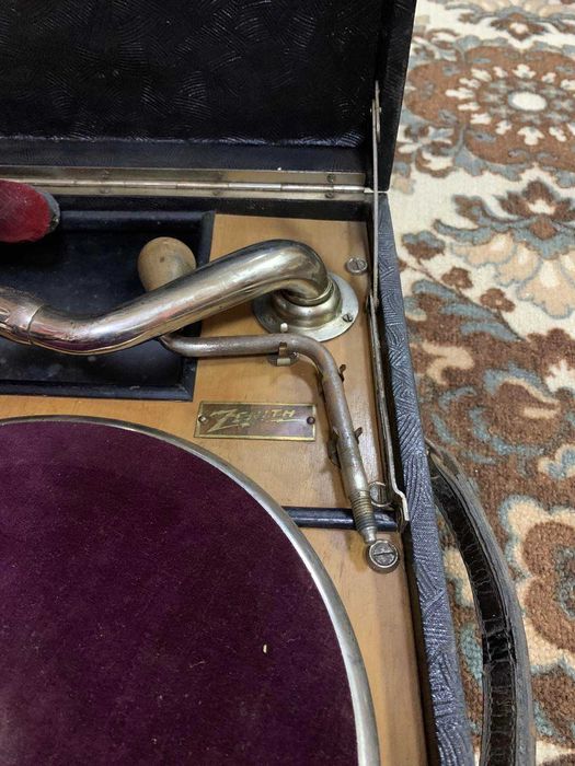 Замяна НАМАЛЕН! ZENITH! Старинен оригинален Швейцарски грамофон Zenith