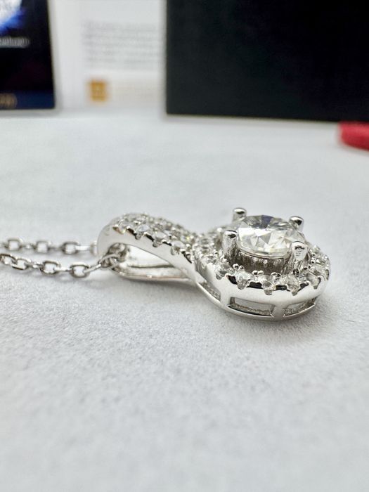 Сребърно колие с мойсанит ( диамант) 0.5 карата