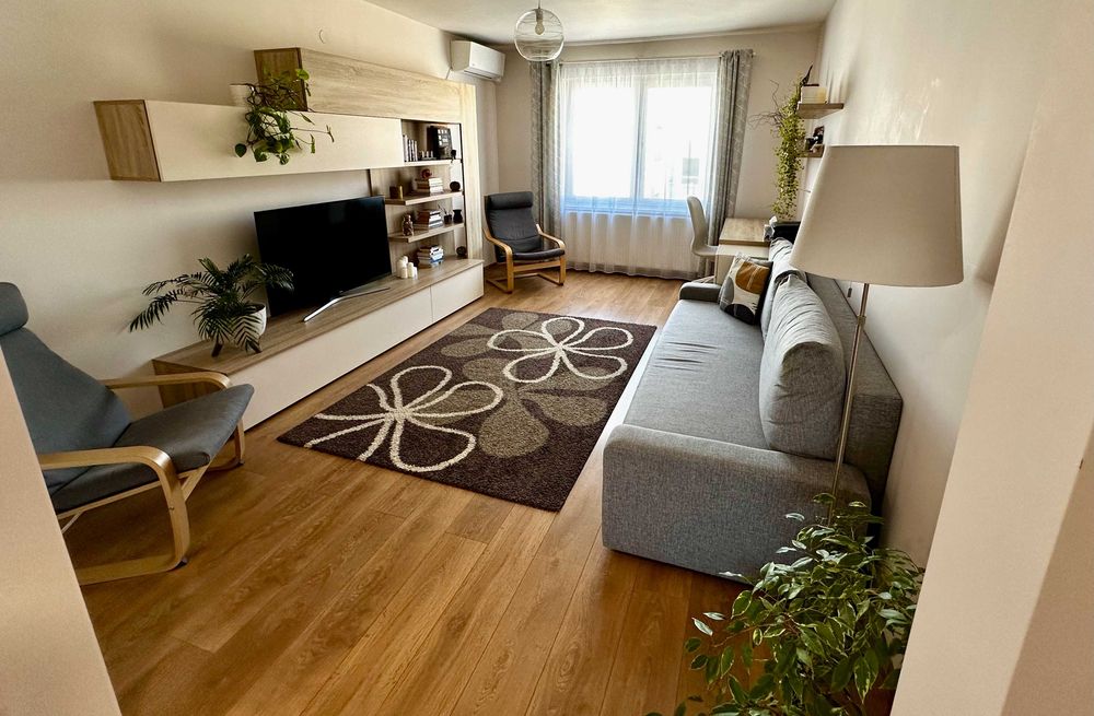 Apartament cu 3 camere + garaj în Tudor