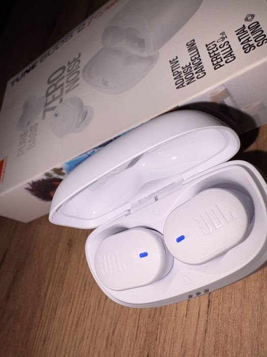 Vand casti jbl tunebuds in stare buna de functionare