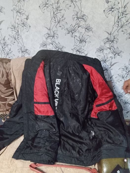 Продам куртку новую