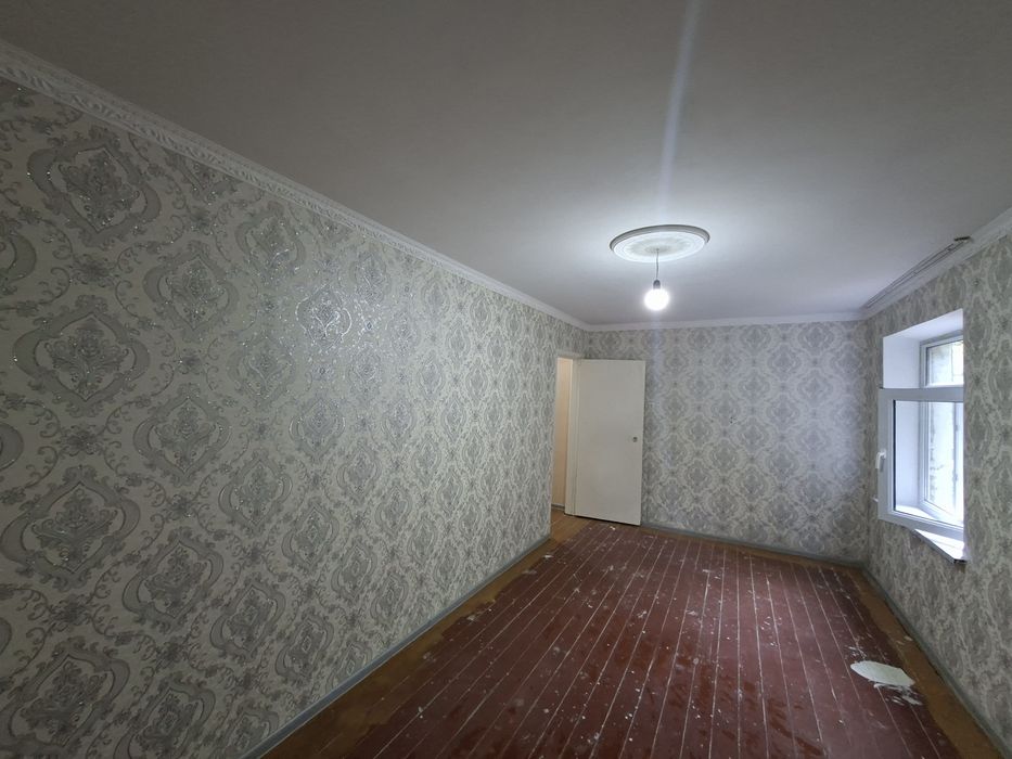 Срочно продаётся 1 комнатная квартира 42²м балкон 2×6
