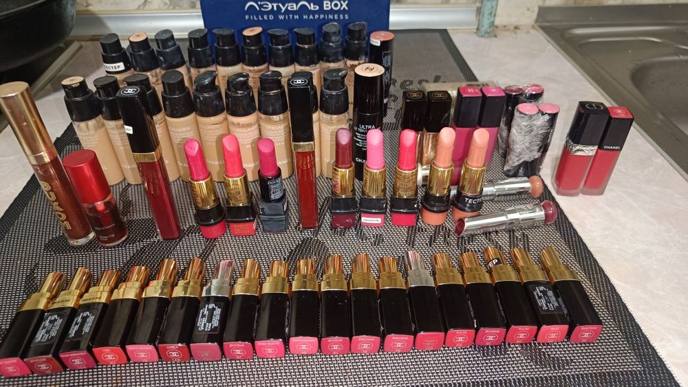 Тональные /помады фирмы Chanel