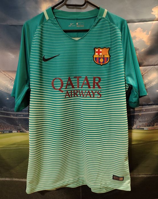 Barcelona 16/17 Third Shirt #6 Xavi, Size L