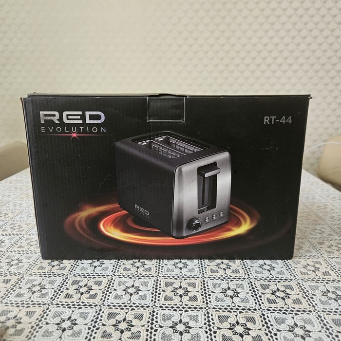 Новый тостер red evolution RT 44