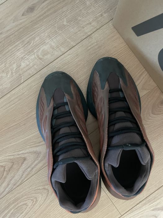 yezzy 700v3 cooper fade marimea 43 originali