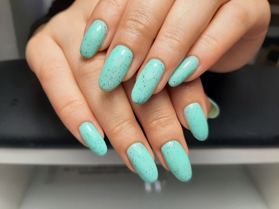 Маникюр и педикюр на дому