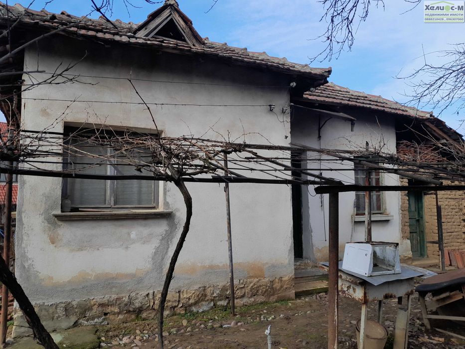 Къща с двор в с.Николово на 4 км. от гр.Монтана