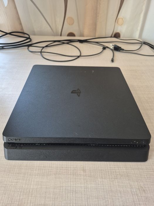 PS4 Slim,de 1TB,folosit