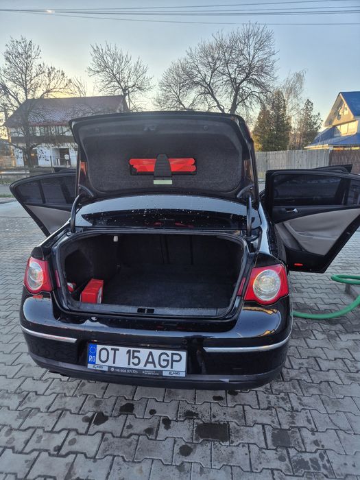 Vând passat b6 .