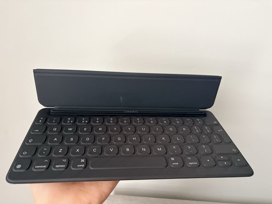 iPad pro smart keyboard