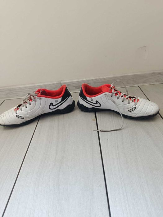 Футболни обувки Nike LEGEND 10 CLUB TF размер 39,5