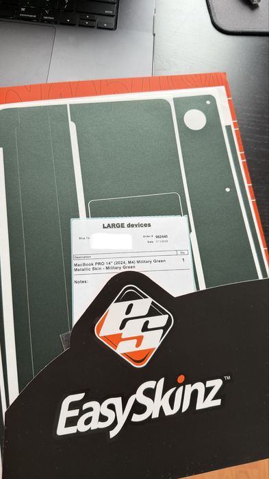 Skin - Colant - verde militar pentru Macbook 14inch (M4, M5)