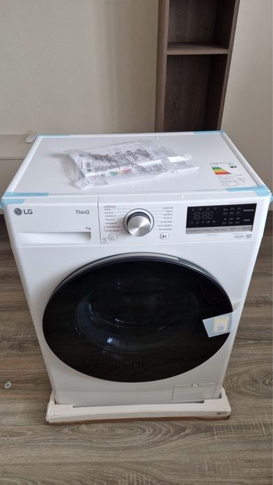 Новая стиральная машина LG F2V5HS5W белый