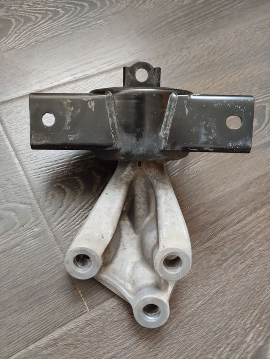 Запчасти Подушка КОБАЛТ ЧЕВРАЛЕТ левый б/у