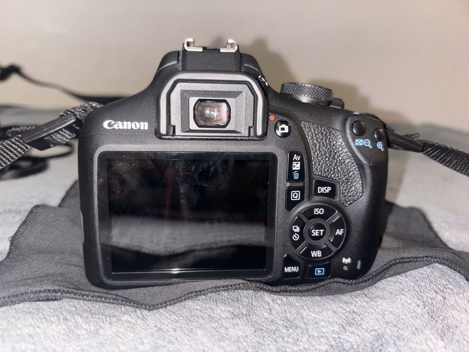 Vand Aparat Foto DSLR Canon Eos2000d