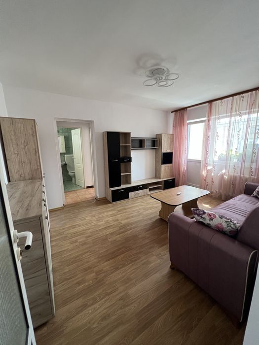 Inchiriez apartament