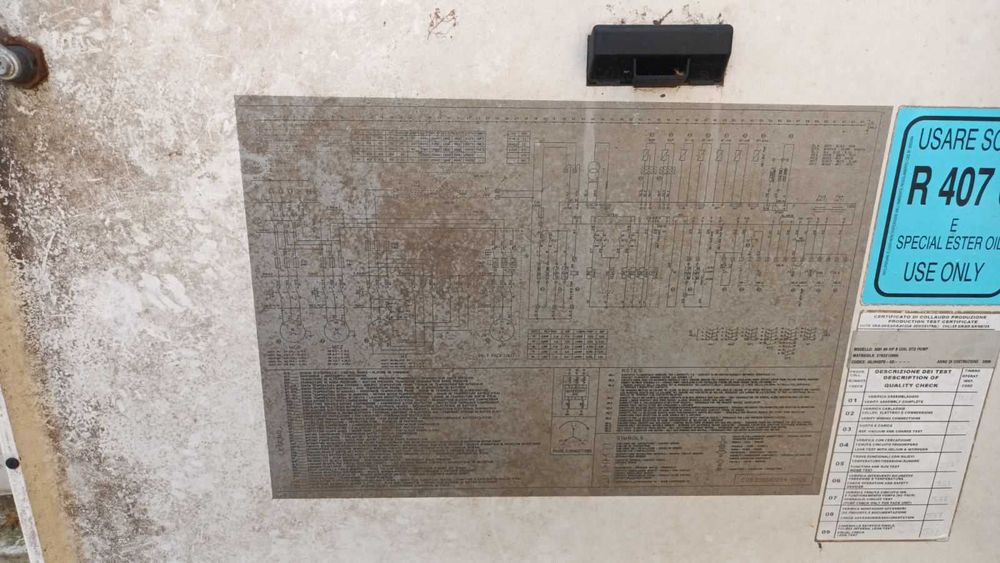 Продавам Чилър ( цял или на части)