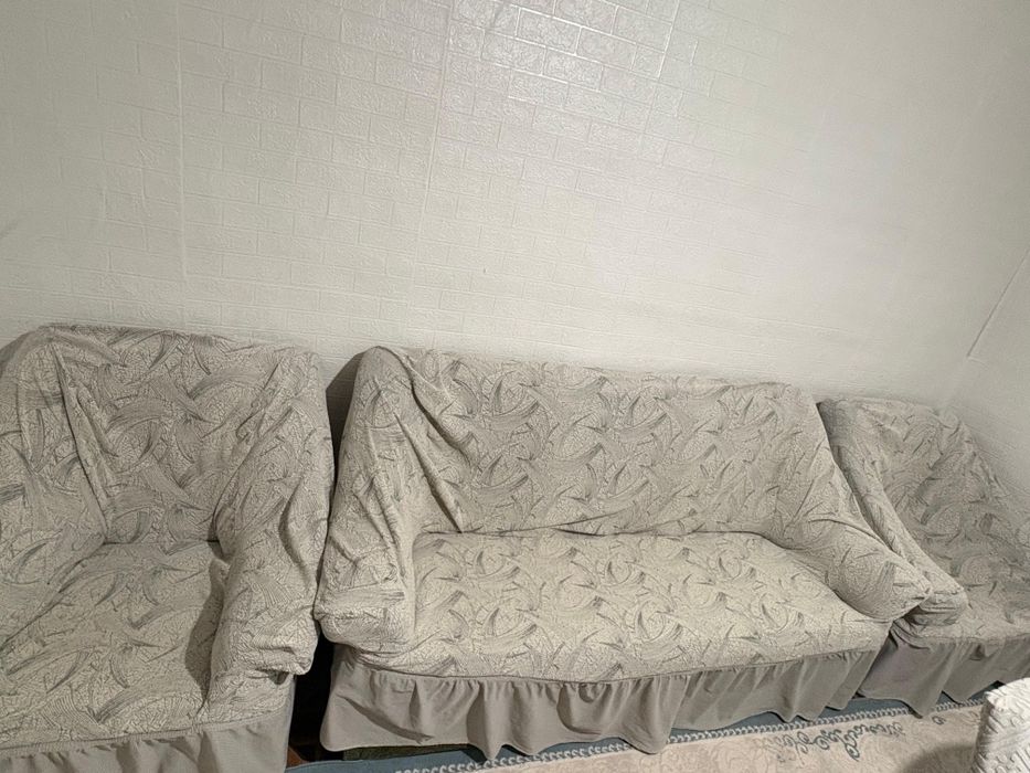 Диван сатылады. 1 үлкен , 2 кіші крнслосы бар