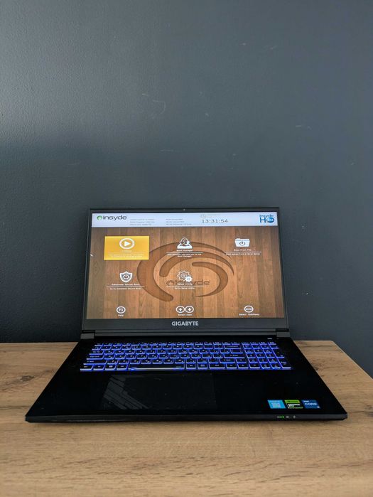 17.3" Ноутбук GIGABYTE G7 MF черный